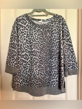 Suzanne Betro Simple Sweatshirt Top Size L Gray